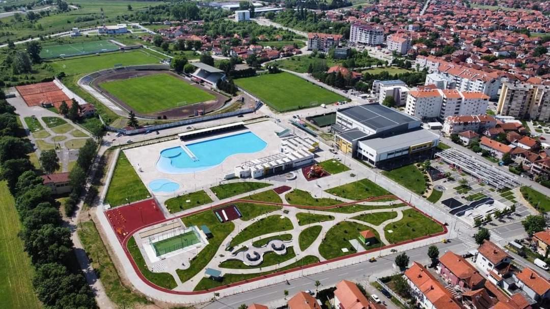 Black And White Pirot Exterior photo